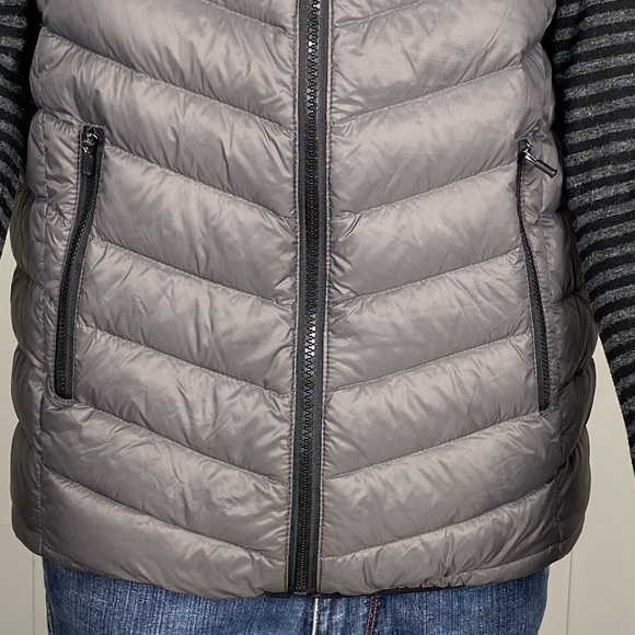 Fabletics down filled packable grey vest size medium - Picture 2 of 8